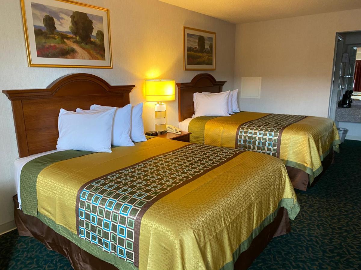 Harrisonville Inn & Suites 外观 照片