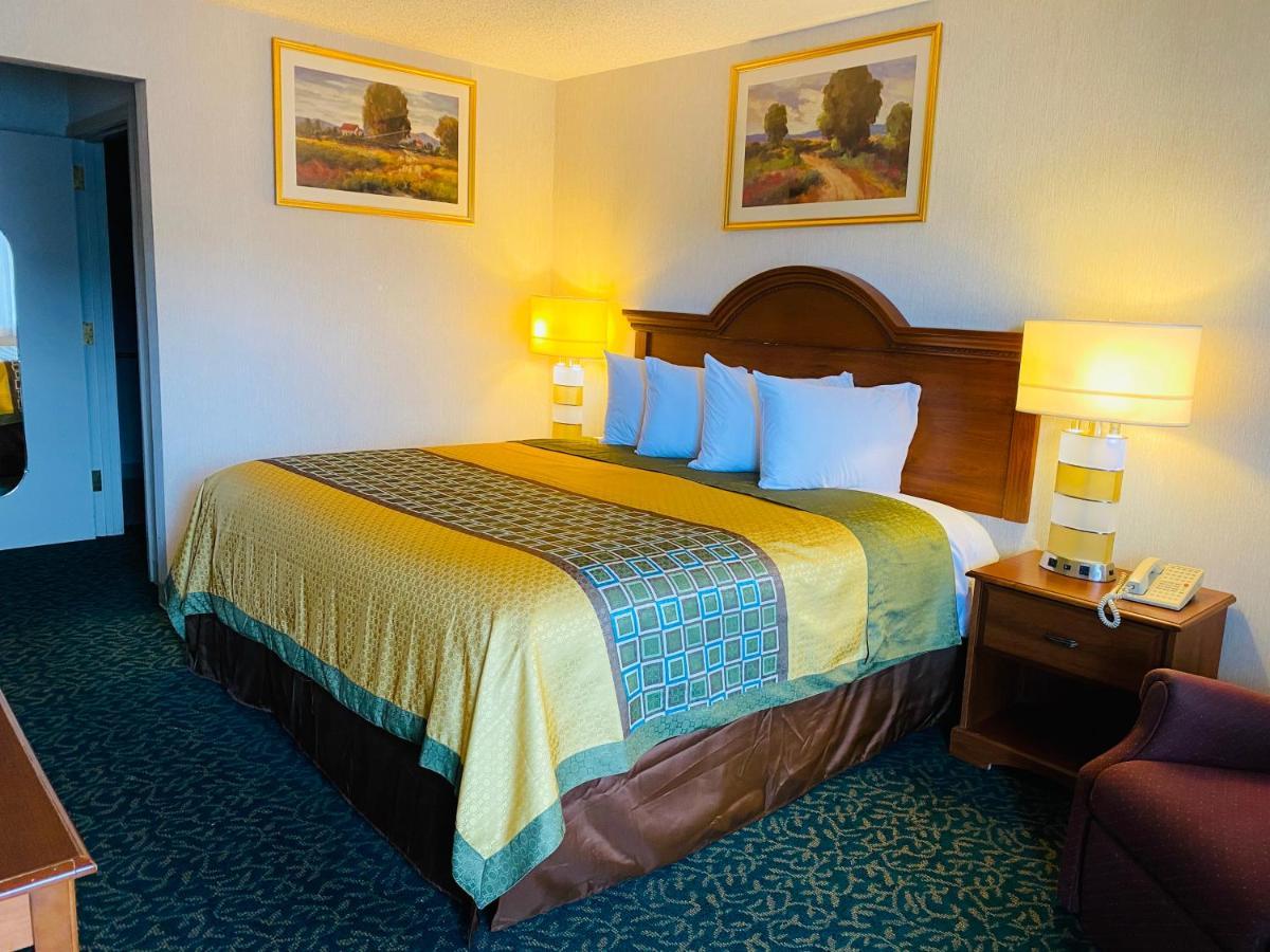 Harrisonville Inn & Suites 外观 照片