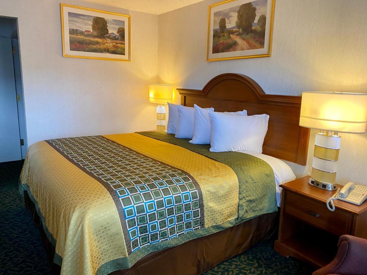 Harrisonville Inn & Suites 外观 照片