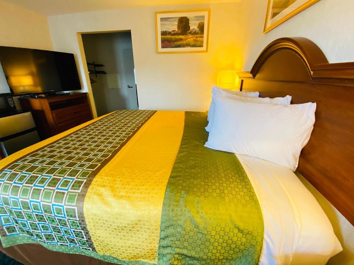 Harrisonville Inn & Suites 外观 照片