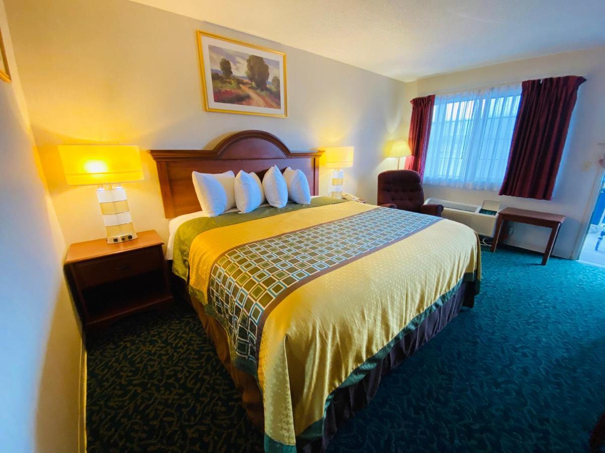 Harrisonville Inn & Suites 外观 照片