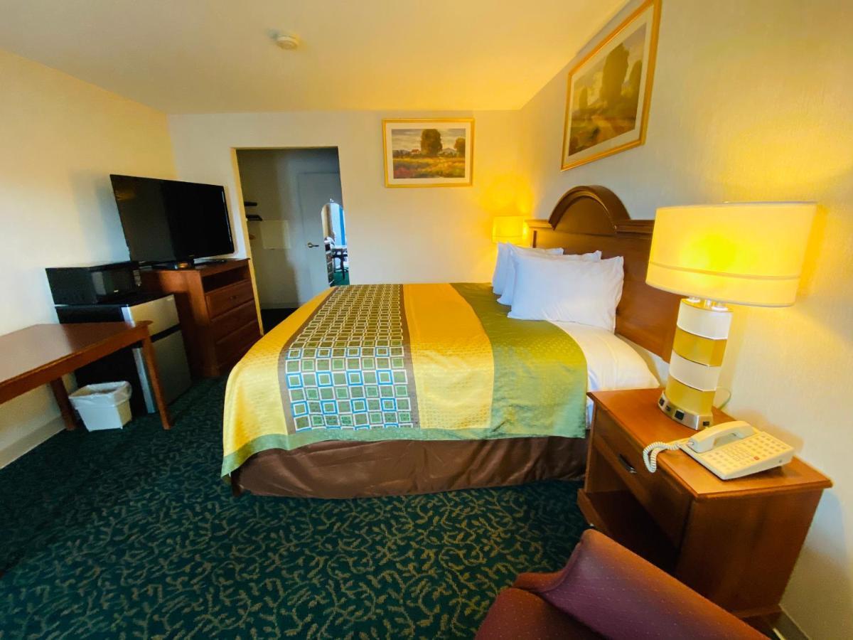 Harrisonville Inn & Suites 外观 照片